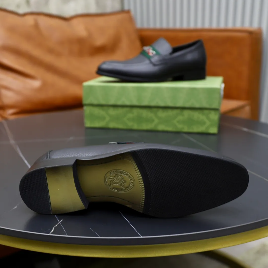 Men's shoes: 250🙅‍♂️🙅‍♂️🙅‍♂️Niuli Brand: GUCCI Size: 38-44 (45 can be customized) Level: Counter classic Material: Original soft cowhide upper Comfortable cowhide lining Original lightweight outsole Style category: Business casual footwear Driving leather shoes Color: Actual picture color